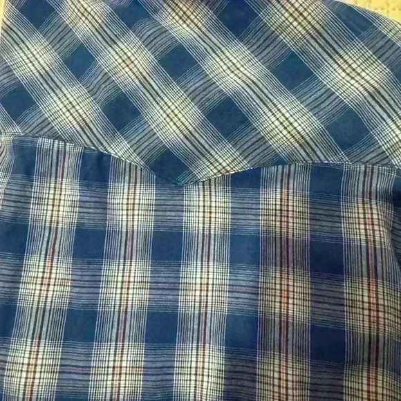 Preowned Women’s Wrangler Button Down Checkered Shirt Size XL W/ pearl buttons - Picture 7 of 9